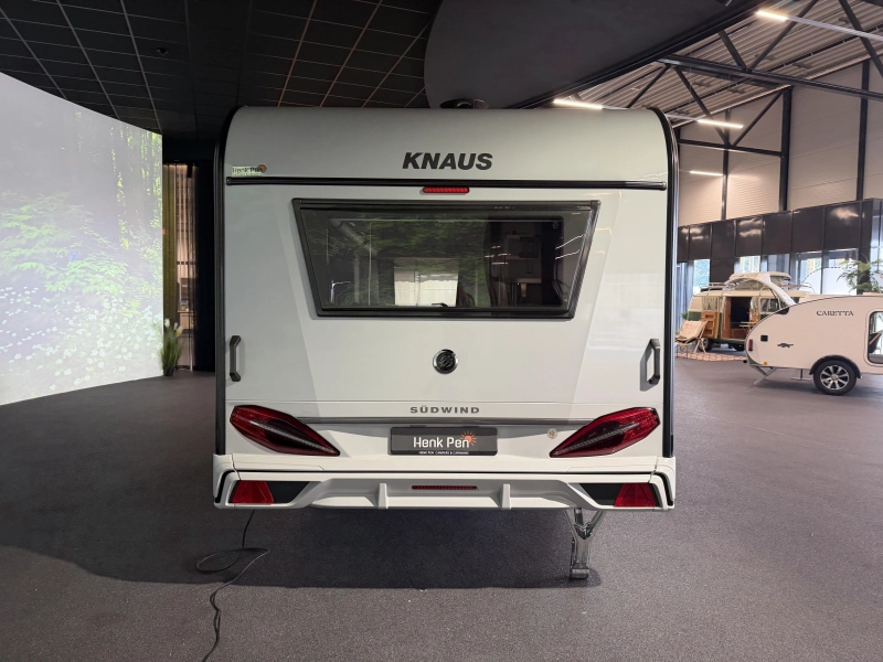 Knaus Sudwind Black Selection 450 FU dakairco / fransbed  foto: 3