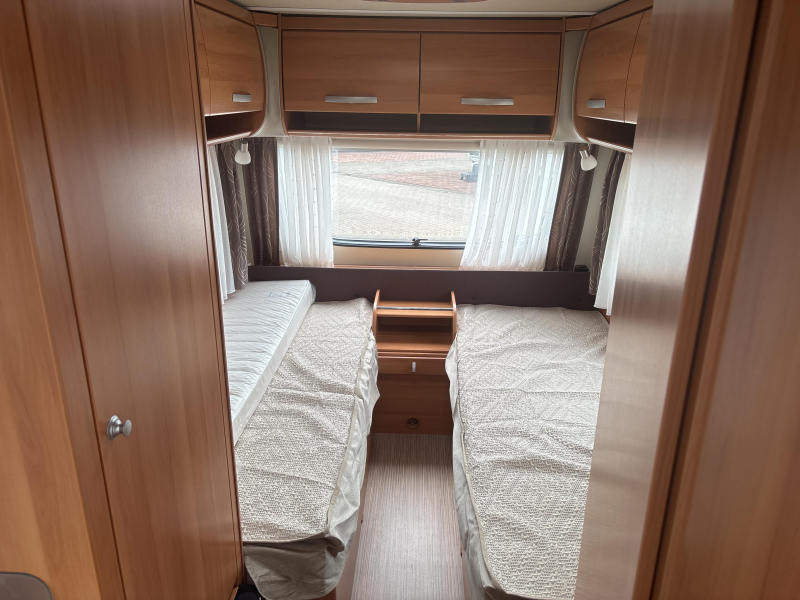 Eriba Nova Light 470 Mover/Thule luifel  foto: 8