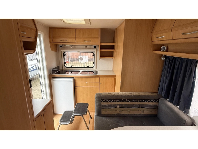 Beyerland Vitesse 460 MD eindkeuken zit vast bed  foto: 1