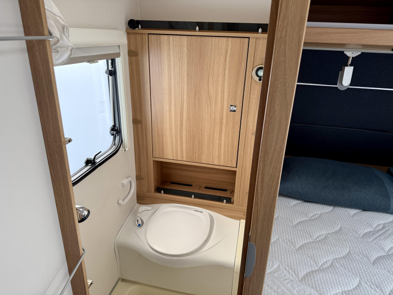 Dethleffs Camper 530 FSK mover/ voortent/ATC  foto: 9