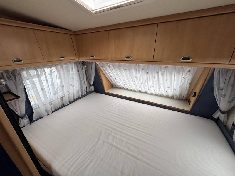Hobby De luxe Easy 440 SF incl mover en voortent  foto: 2