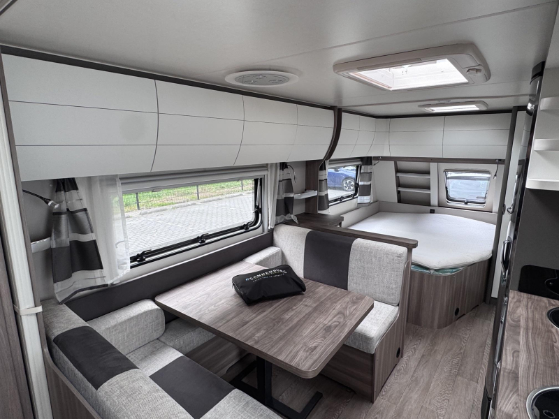 Hobby Excellent Edition 560 KMFE Voortent-mover 
