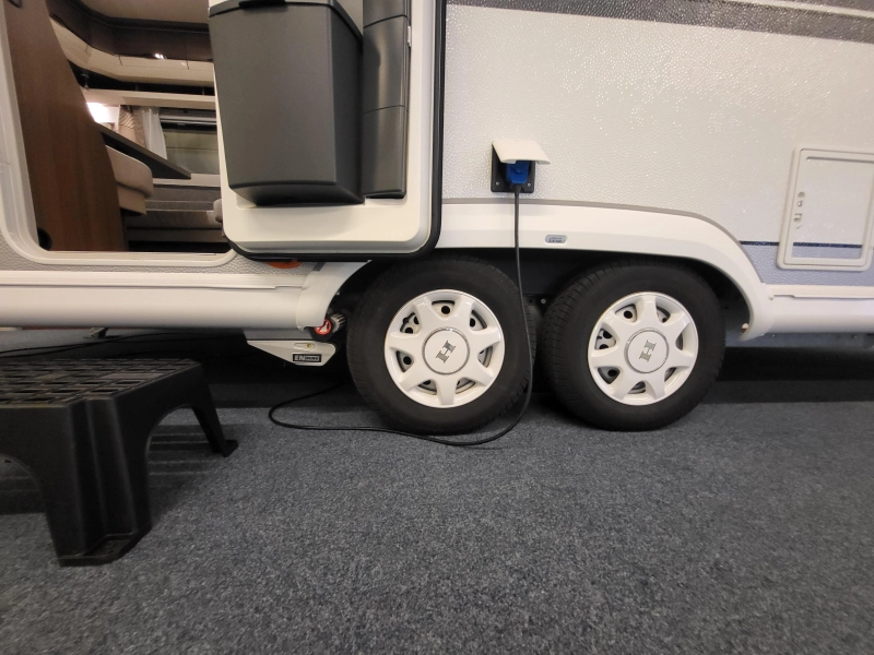 Hobby Prestige 620 CL mover, voortent, fietsenr  foto: 1