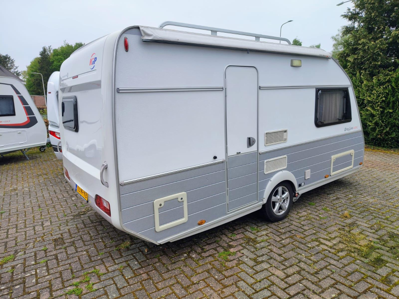 Kip Grey Line Special 44 EKL met doucheruimte 