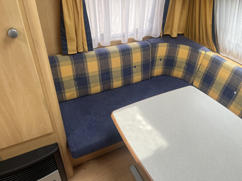 Dethleffs Camper 430 DB - Voortent  foto: 6