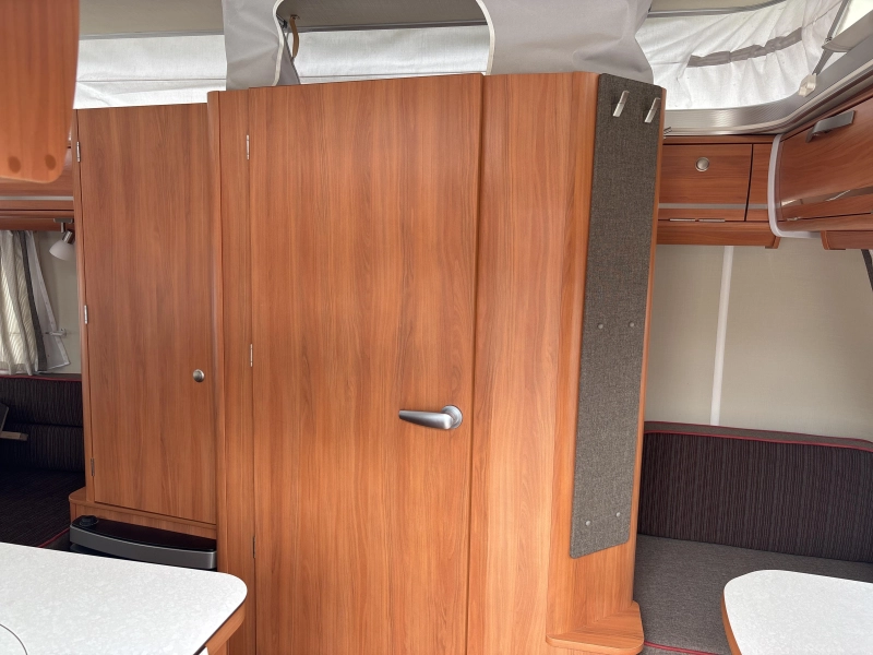 Eriba Touring Troll 540 GT Mover/Thule luifel  foto: 6