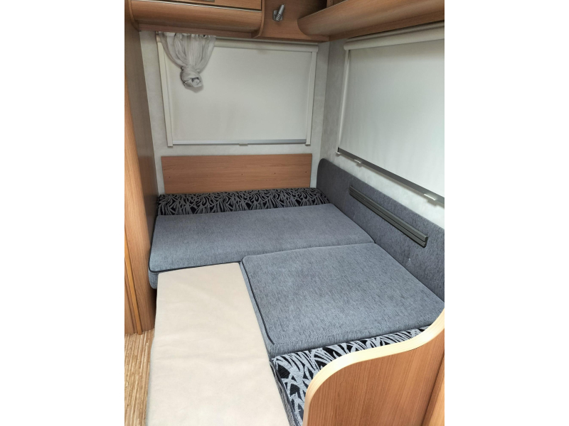 Adria Altea 390 PS 4 persoons VOORTENT 2010  foto: 14