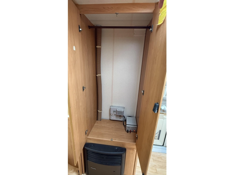 Hobby Excellent 460 UFE frans bed rondzit toilet  foto: 8