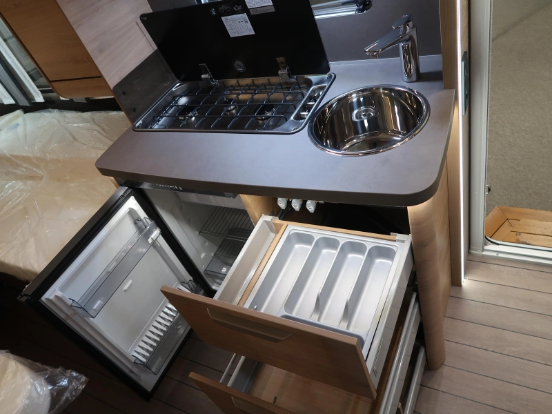 Knaus Sudwind Black Selection 460 EU ENKELE BEDDEN  foto: 9
