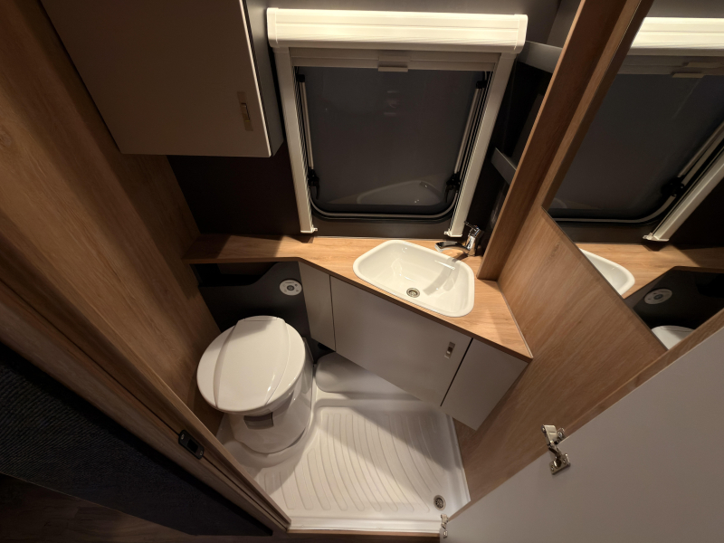 Knaus Sport Platinum 500 EU Platinum+vloer+1800KG  foto: 10