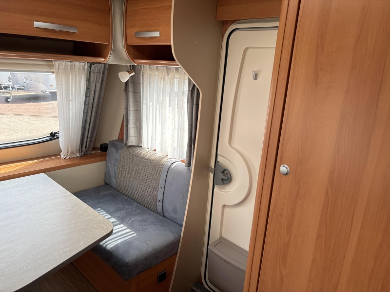 Eriba Nova Light 465 luifel mover hordeur  foto: 8