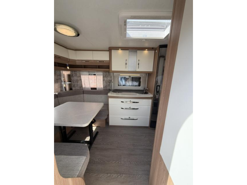 Hobby De Luxe 460 UFE Incl. Mover Fietsendrager  foto: 11