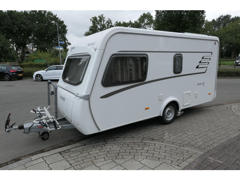 Eriba Nova Light 425 mover en voortent 