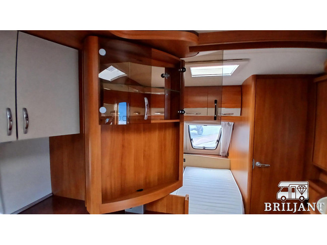Hobby 560 UFE caravan fransbed/rondzit foto: 9