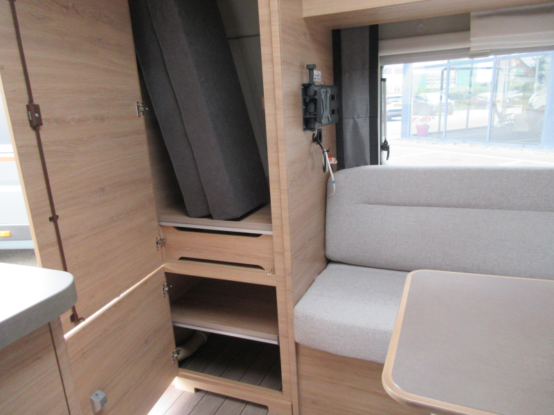 Knaus Sudwind Black Selection 420 QD COMPACT EN GROTE KEUKEN !  foto: 13