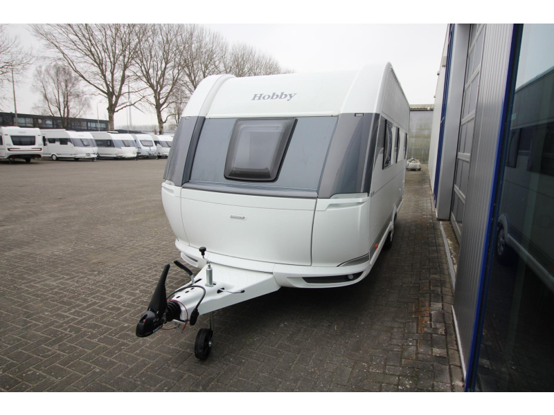 Hobby De Luxe 460 SFF Queensbed 