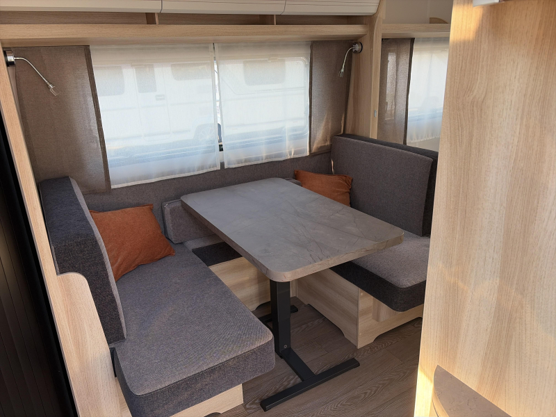 Hobby De Luxe 460 SFF Model 2027  foto: 6