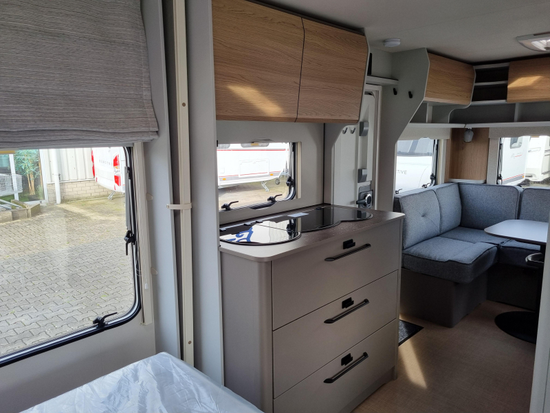 Bürstner B66 485 TS Queens bed - 1800 kg  foto: 10