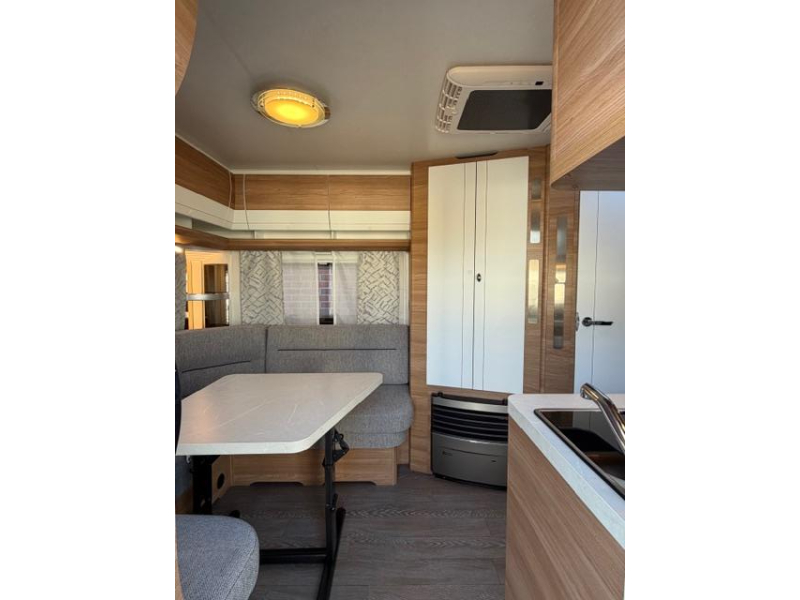Hobby De Luxe 495 UL Incl Mover Airco Voortent  foto: 11
