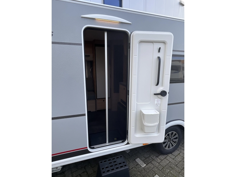 Dethleffs Summer Edition 460 EL ENKELE BEDDEN-XL KOELKAST 