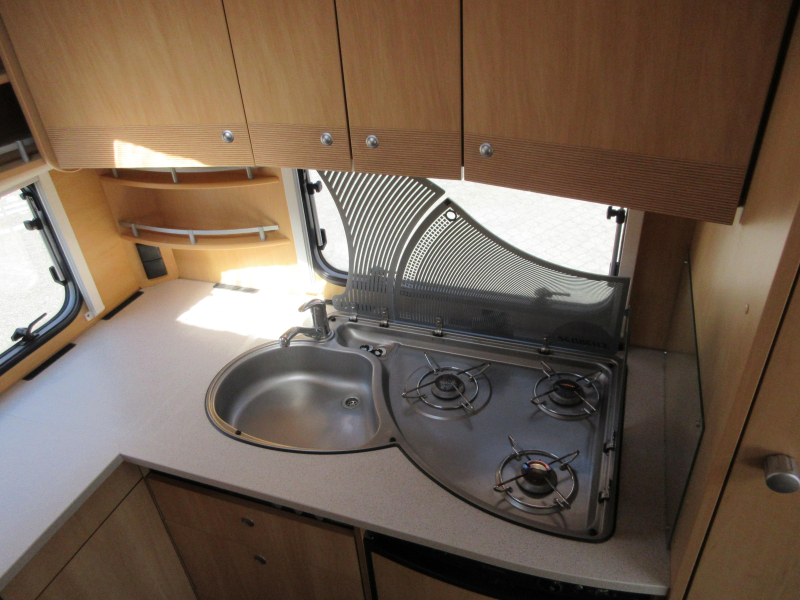 Dethleffs Camper 395 HK LICHTGEWICHT EN MET MOVER  foto: 8