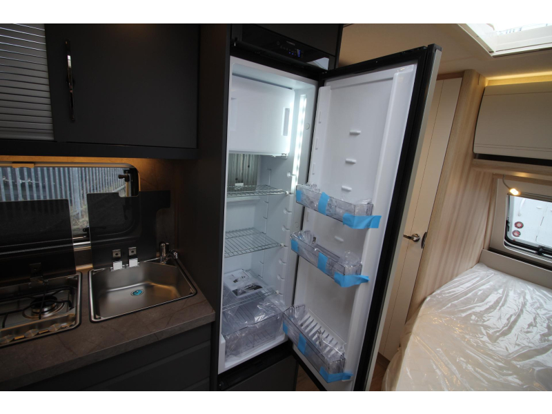 Hobby De Luxe 460 UFE Frans bed & rondzit!  foto: 15