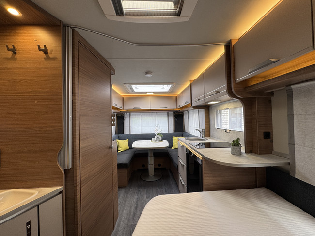 Knaus Sport 450 FU E-Power selection met fransbed **Airco/Cassetteluifel/Fietsendrager/1e eigenaar/Nieuwstaat caravan** foto: 23