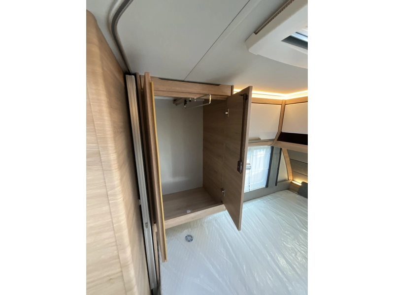 Knaus Sudwind Black Selection 460 EU MOVER-THULE LUIFEL-VLOERV  foto: 15