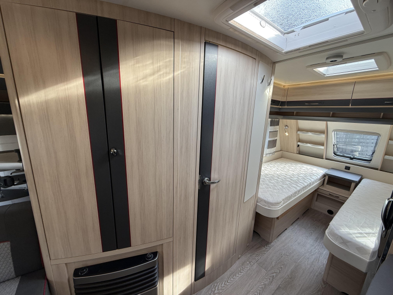 Hobby De Luxe Edition 495 UL 2 BEDDEN MOVER LUIFEL TOP  foto: 19