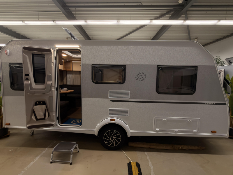 Knaus Sport 460 EU 1800 KG + Enkele Bedden 