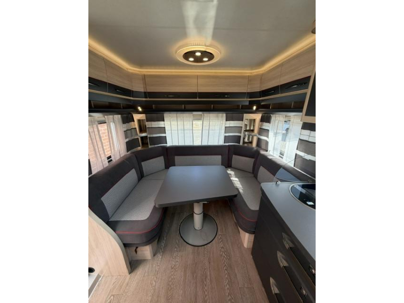 Hobby De Luxe Edition 460 UFE Incl. Luifel en Mover  foto: 20