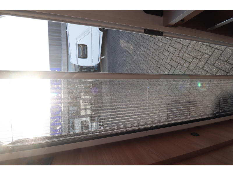 Hobby De Luxe 400 SFE Mover / Voortent  foto: 16