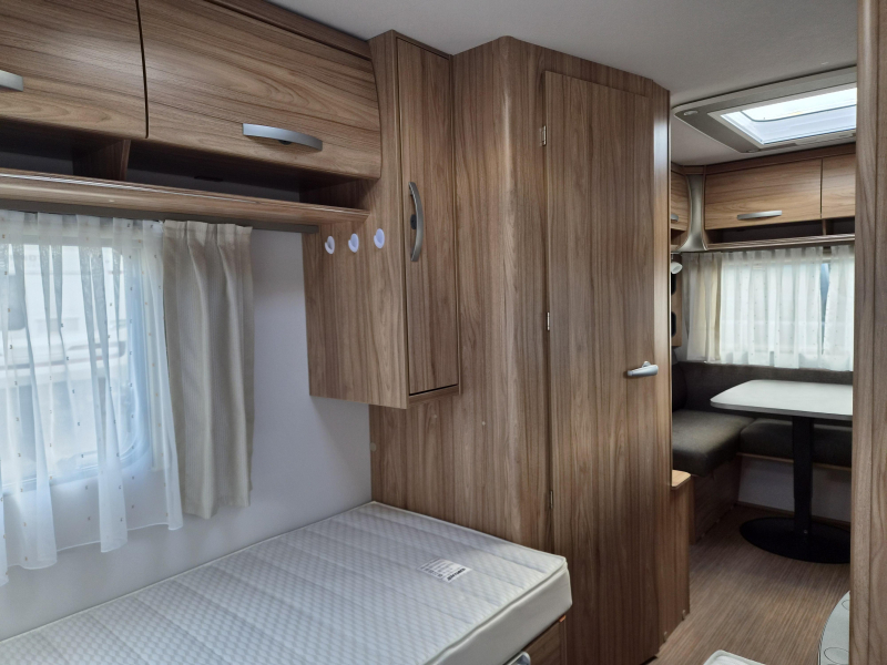 Eriba Nova Light 470 Enkele bedden - Luifel  foto: 14
