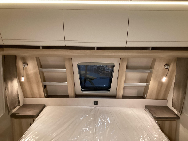 Hobby De Luxe 460 SFF Vrijstaand bed/ Douche  foto: 4