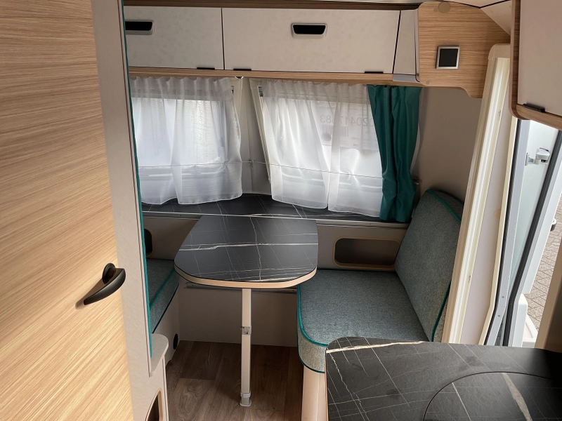 Eriba Touring 430 HarbourBlue 6000 voordeel  foto: 1