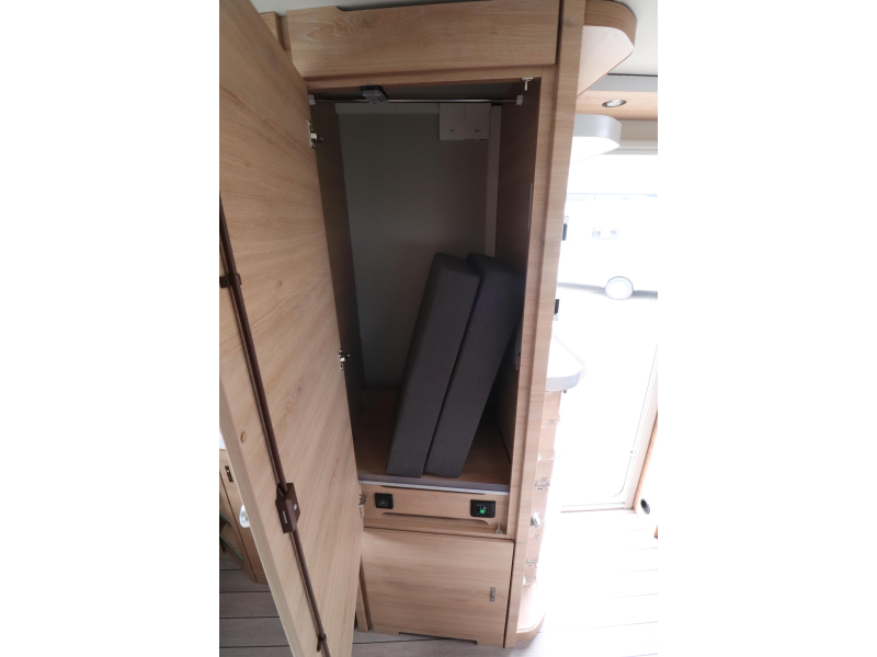 Knaus Sudwind Black Selection 450 FU Model 2026 - 1700KG - 147  foto: 16