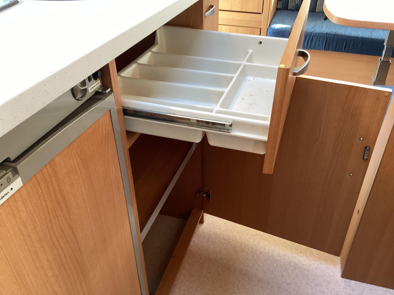 Knaus Sport 420 QD mover/ voortent  foto: 11