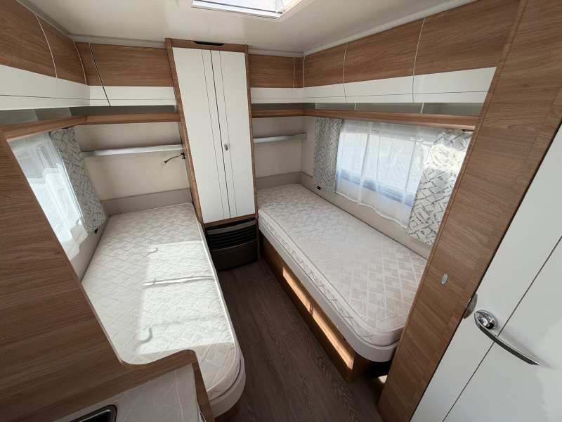 Hobby De Luxe 460 LU In NIEUWSTAAT!  foto: 9