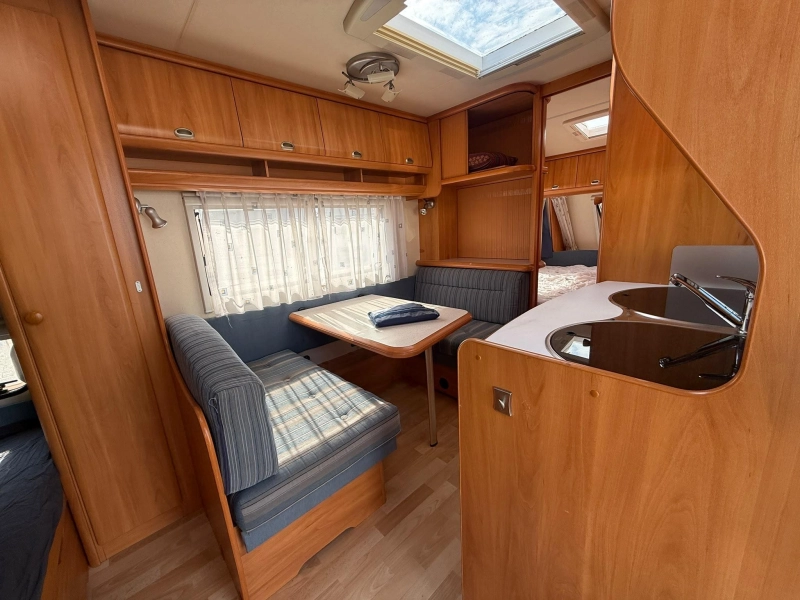 Hobby De luxe Easy 500 KMFE 6 pers, Luifel met wanden  foto: 11