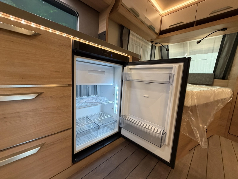 Knaus Sudwind Black Selection 450 FU dakairco / fransbed  foto: 15