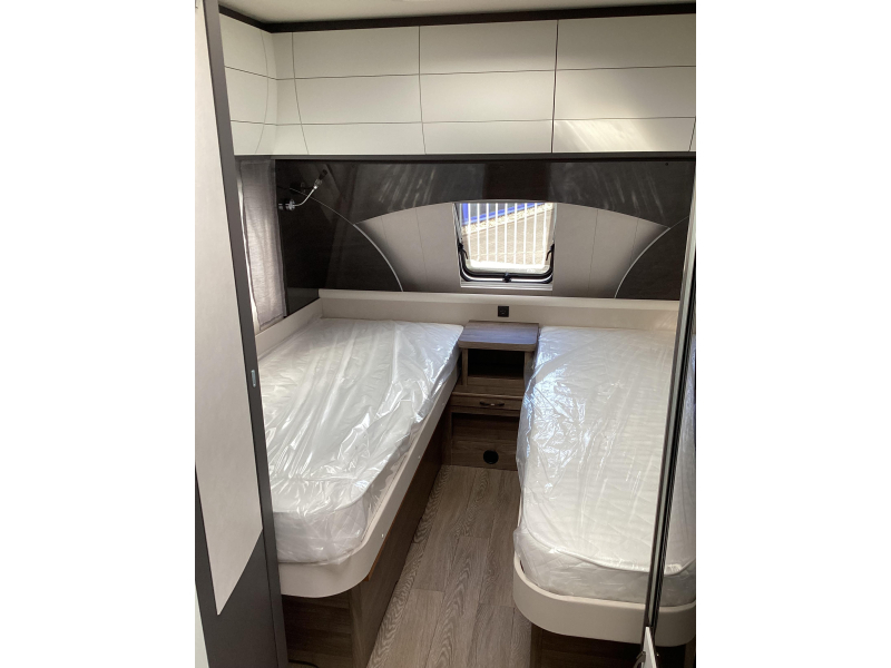 Hobby Excellent Edition 495 UL nieuw / enkele bedden 