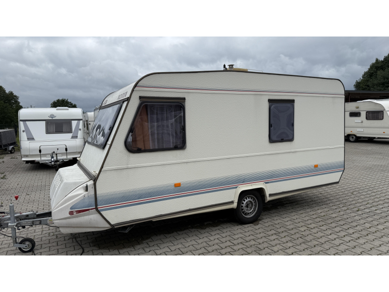 Adria Optima 425 TK vast bed zit toiletruimte  foto: 14