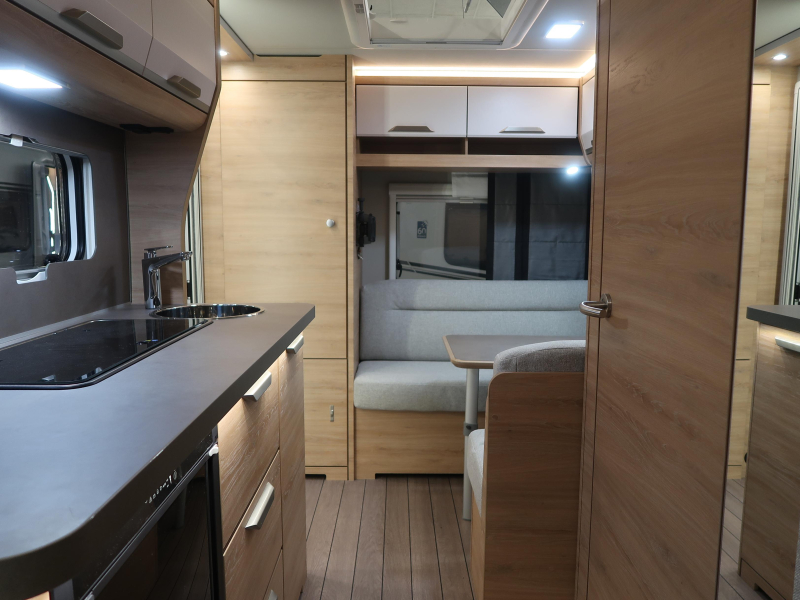 Knaus Sudwind Black Selection 420 QD COMPACT EN GROTE KEUKEN !  foto: 6