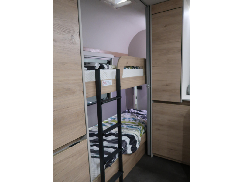 Dethleffs Camper 560 FMK STAPELBED EN RONDZIT!  foto: 12