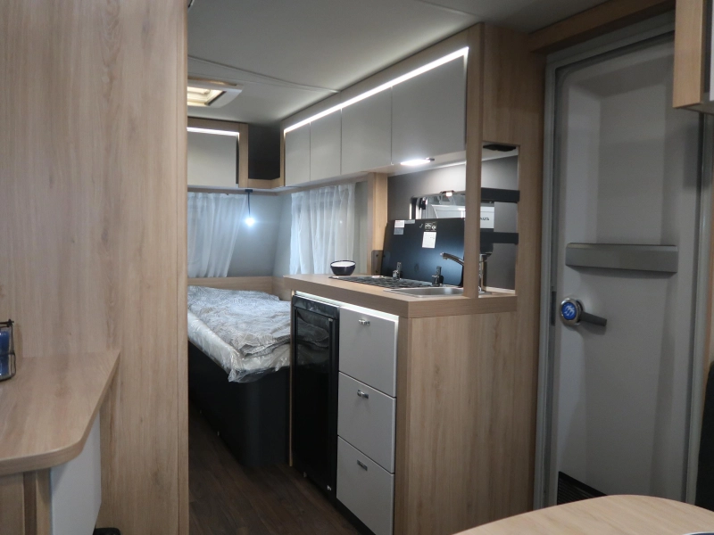 Knaus Sport 460 EU ENKELE BEDDEN / RUIME ZIT  foto: 16