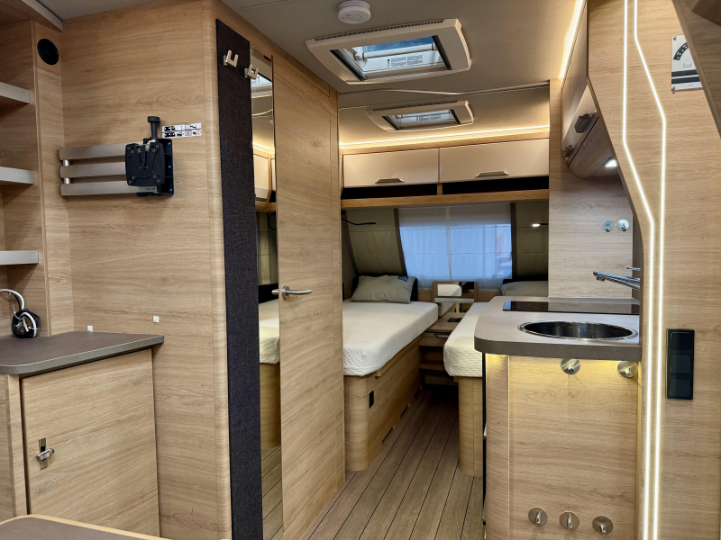 Knaus Sudwind 60 Years 460 EU E-Power super compleet  foto: 9