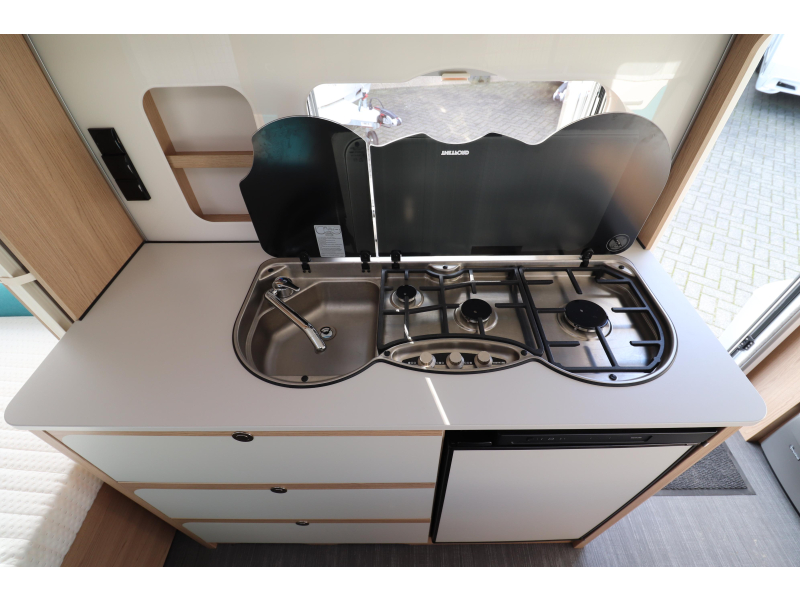 Dethleffs Aero 410 QS Dwarsbed / mover / luifel  foto: 10