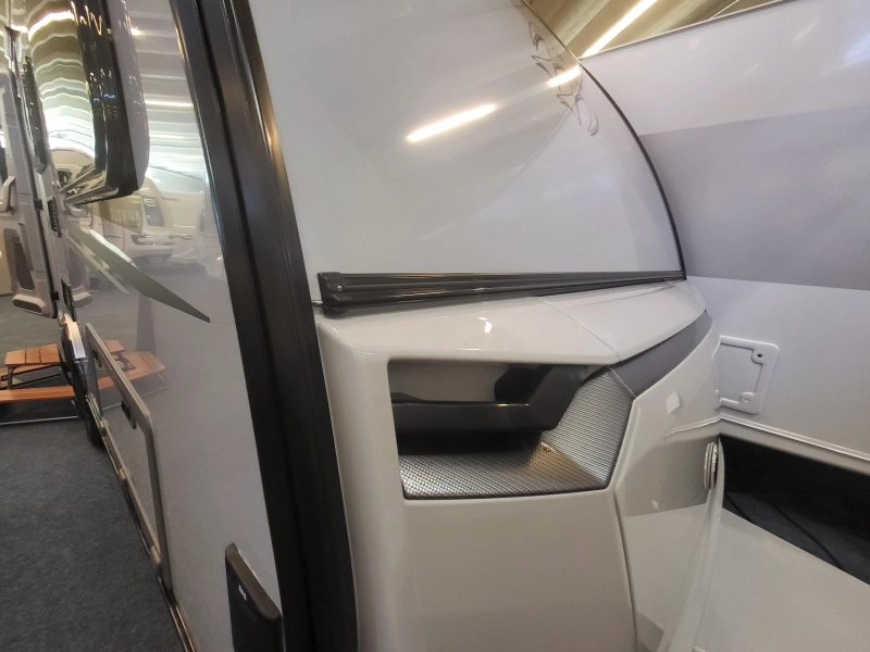 Knaus Sudwind Black Selection 460 EU mooi compleet af fabriek  foto: 3