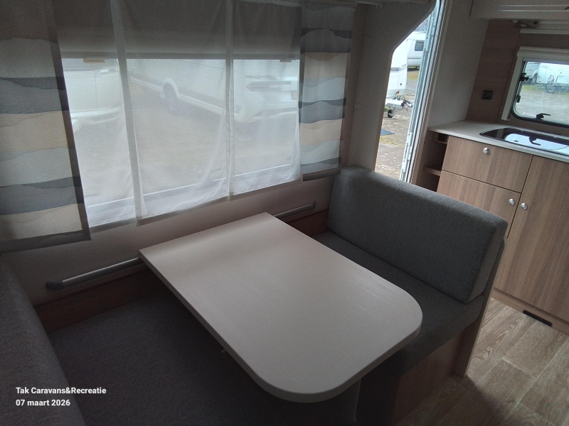 Dethleffs C'Joy 420 QSH Compleet met dwars bed  foto: 2
