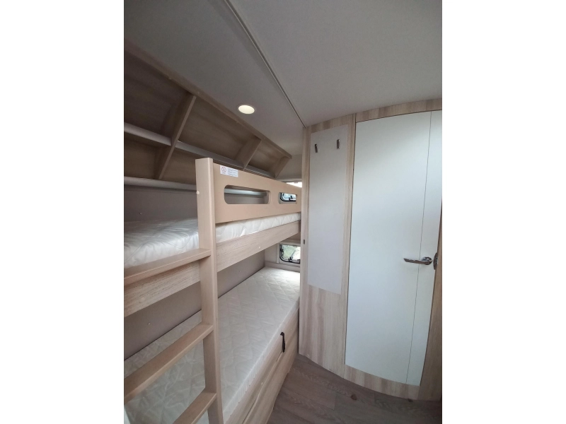 Hobby De Luxe 490 KMF 1800kg-vloerver-sfeerverl  foto: 11